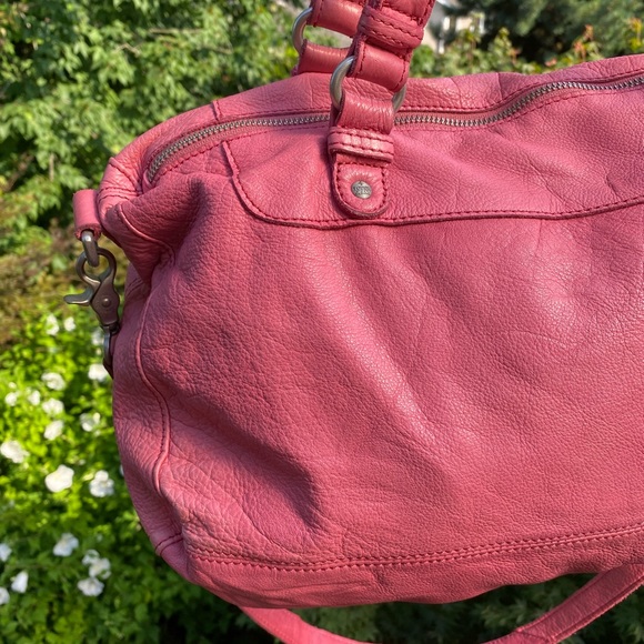 Large Pink Leather Hobo-Style Purse - Picture 8 of 16
